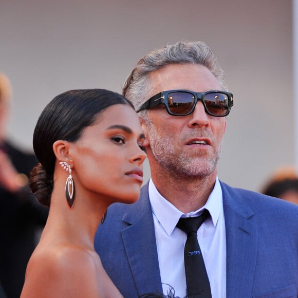 Vincent Cassel et sa femme Tina Kunakey - Red carpet du film "J'accuse" lors du 76ème Festival du Film de Venise, la Mostra à Venise en Italie