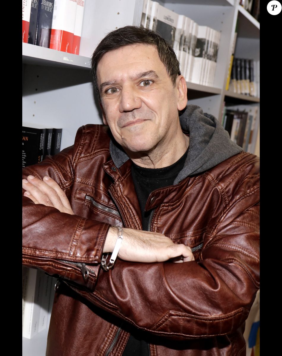 Christian Quesada a vu sa liberté conditionnelle remise en cause dûe à des manquements. Le condamné pour pédopornographie a été aperçu par Voici dans un look différent.