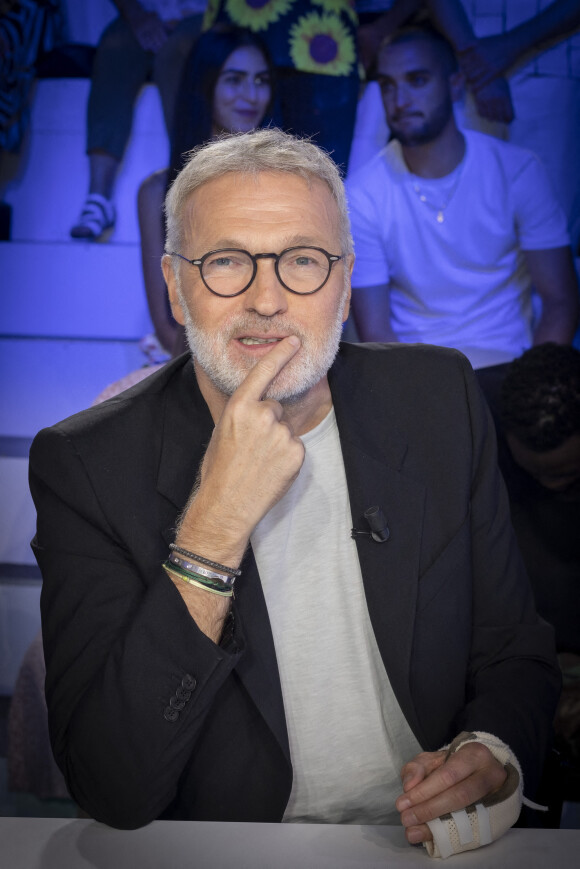 Laurent Ruquier sur le plateau de l'émission Touche pas à mon poste (TPMP) diffusée en direct sur C8 et présentée par C.Hanouna. © Jack Tribeca / Bestimage.