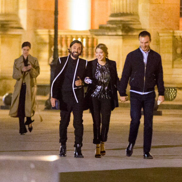 Léa Seydoux et son compagnon André Meyer à la sortie du cocktail du dîner de présentation de la nouvelle collection Vuitton "Masters, Les Grands Maîtres" en collaboration avec Jeff Koons au Louvre à Paris, France, le 11 avril 2017.