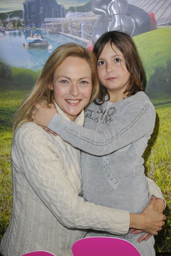 Alexandra Vandernoot avec sa fille Julia, en décembre 2011 à Poitiers.