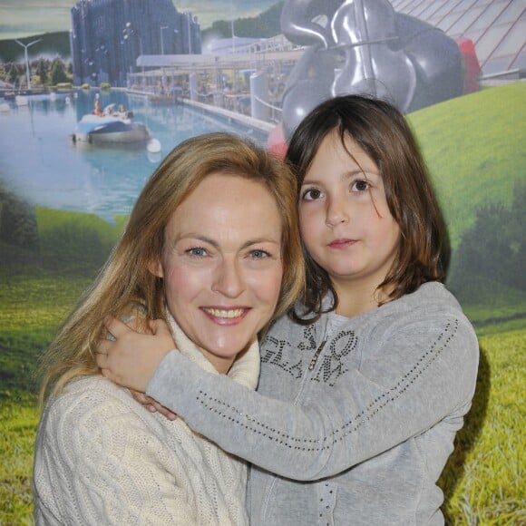 Alexandra Vandernoot avec sa fille Julia, en décembre 2011 à Poitiers.