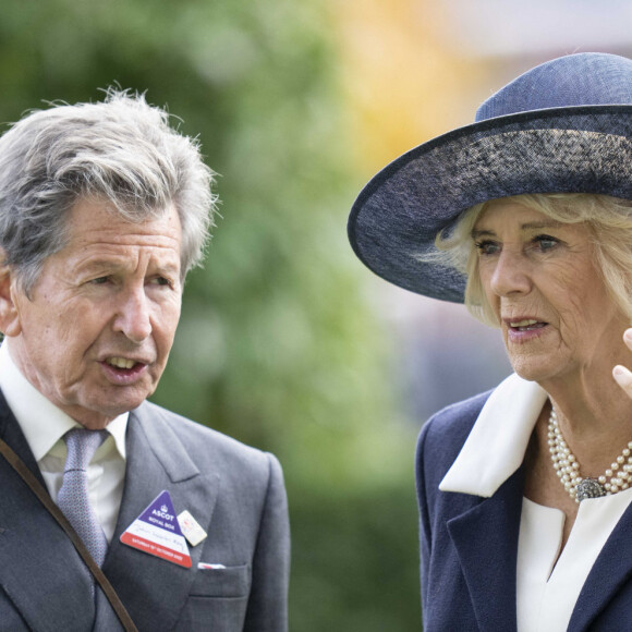 Camilla Parker Bowles, reine consort d'Angleterre et John Warren manager des chevaux de feu la reine Elizabeth lors du Quipco Champions Day à Ascot le 15 octobre 2022. 