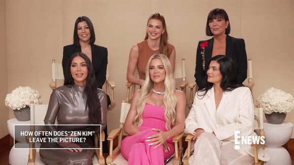 La famille Kardashian (Kendall, Kylie, Kris Jenner, Kim, Khloe et Kourtney Kardashian) sur le plateau de "E! News" à Los Angeles