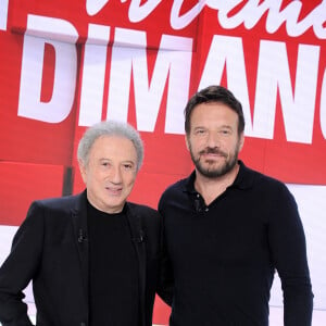 Exclusif - Michel Drucker et Samuel Le Bihan - Enregistrement de l'émission "Vivement dimanche" au studio Gabriel, présentée par M.Drucker, diffusée sur France 3 le 23 octobre 2022. © Guillaume Gaffiot / Bestimage