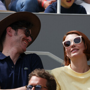 Grégory Nicolaidi, Elodie Frégé en tribunes lors des Internationaux de France de tennis de Roland Garros à Paris, France, le 26 mai 2022.