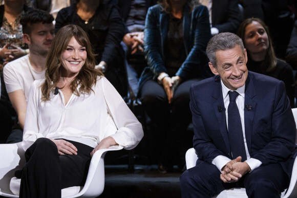 Carla Bruni Sarkozy et son mari Nicolas Sarkozy - Enregistrement de l'émission "Le Grand Echiquier", diffusée le 1er juillet sur France 2. Le 21 mars 2022 © Cyril Moreau / Bestimage.