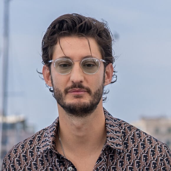 Pierre Niney au photocall de "Mascarade" lors du 75ème Festival International du Film de Cannes, le 28 mai 2022. © Olivier Borde / Bestimage.