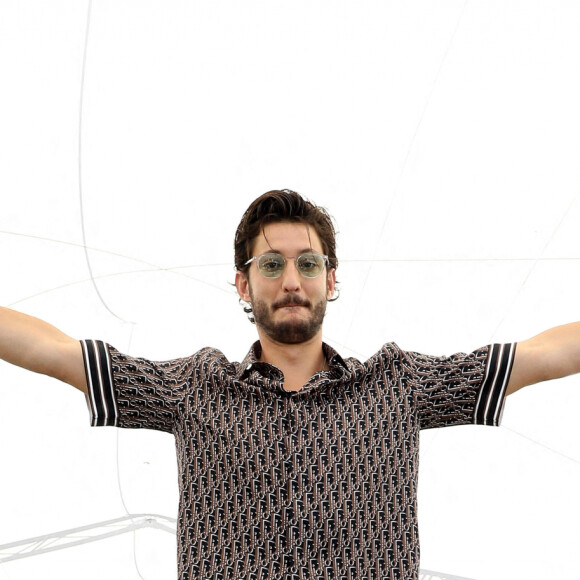 Pierre Niney au photocall de "Mascarade" lors du 75ème Festival International du Film de Cannes, le 28 mai 2022. © Dominique Jacovides / Bestimage.