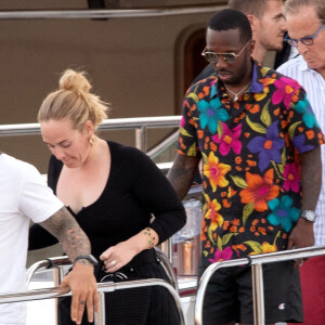 Adele et son compagnon Rich Paul quittent le yacht de Jay Schottenstein à Porto Cervo en Sardaigne