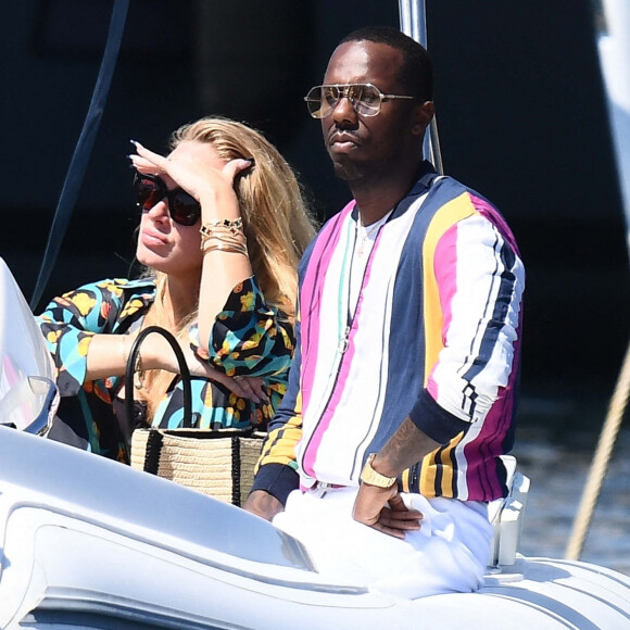 La chanteuse Adele et son compagnon Rich Paul en vacances avec des amis à Porto Cervo, Italie, le 18 juillet 2022. La chanteuse est de très bonne humeur. 