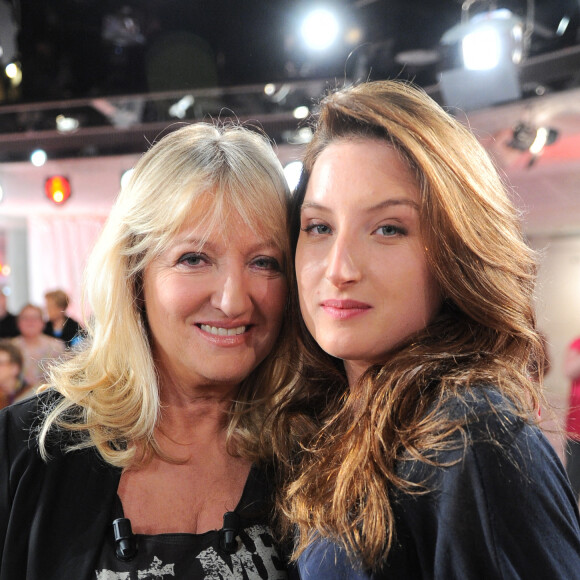 Charlotte de Turckheim & Julia Piaton - Enregistrement de l'émission "Vivement dimanche". © Guillaume Gaffiot /Bestimage