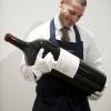 Cette bouteille de Cheval Blanc mesure 75 cm et pèse 25 kg !