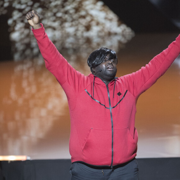 Exclusif - Issa Doumbia - Enregistrement de l'émission "Le Grand Show de l'Humour" au Zénith de Paris le 30 janvier 2017. L'émission sera diffusée sur France 2 le 4 février 2017. © Pierre Perusseau/Bestimage