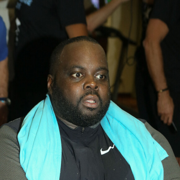 Issa Doumbia - Soirée caritative "Kettler Challenge 2016" en faveur de l'association "l'Etoile de Martin" au stade Jean Bouin à Paris le 21 novembre 2016. De nombreuses personnalités du monde du sport et du spectacle ont à nouveau accepté de se rendre disponibles afin de "rouler pour la bonne cause" sur des vélos connectés et sur un parcours inédit, au profit de l'association qui soutient la recherche sur les cancers de l'enfant, lors de ce défi sportif et convivial organisé par la marque Kettler. © CVS/Bestimage