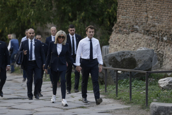 Exclusif - En marge de leur voyage à Rome, le président Emmanuel Macron et sa femme Brigitte se sont offerts un moment intime et confidentiel avec une visite privée du Mont Palatin le 24 octobre 2022.