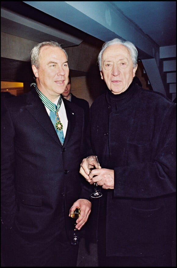 Bob Wilson et Pierre Soulages, lors de la décoration de Bob Wilson à Paris 