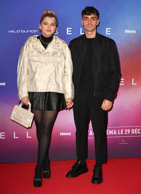Louane et son compagnon Florian Rossi - Avant Première de " Belle " film animé japonais au Grand Rex à Paris le 6 décembre 2021 . © Veeren / Bestimage 