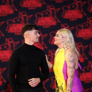 Florian Rossi et sa compagne Louane Emera lors de la 23ème édition des NRJ Music Awards 2021 au Palais des Festivals de Cannes, le 20 novembre 2021. © Dominique Jacovides/Bestimage 