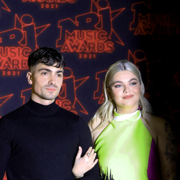 Florian Rossi et sa compagne Louane Emera lors de la 23ème édition des NRJ Music Awards 2021 au Palais des Festivals de Cannes, le 20 novembre 2021. © Dominique Jacovides/Bestimage 