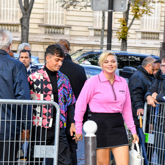 Louane Emera et son compagnon Florian Rossi arrivent au défilé de mode Miu Miu lors de la Fashion Week printemps/été 2022 à Paris, France, le 5 octobre 2021. © Veeren Ramsamy-Christophe Clovis/Bestimage 