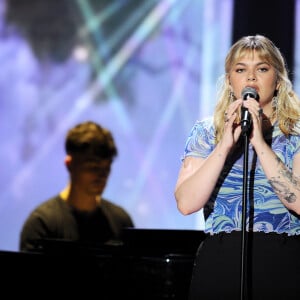 Louane Emera et Florian Rossi - Enregistrement de l'émission "La soirée extraordinaire : La musique comme vous ne l'avez jamais vue", qui sera diffusée le 30 juin sur M6. © Gaffiot-Moreau / Bestimage 