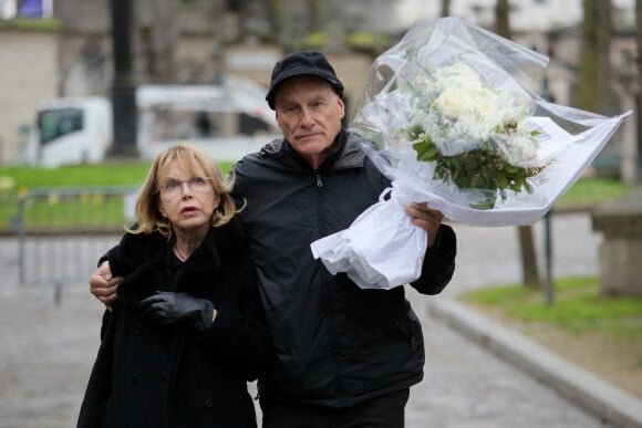 Bulle Ogier (Marie-France Thielland) et son compagnon Barbet Schroeder - Obsèques de Jacques Rivette au cimetière de Montmartre à Paris, le 5 février 2016.