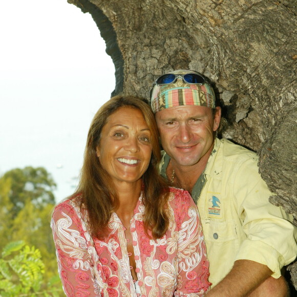 Divorce - Vincent Lagaf a divorcé - Exclusif - Vincent Lagaf' pose avec son ex-femme Véronique dans leur propriété à Cavalaire le 8 aout 2003. © Frédéric Piau/Bestimage