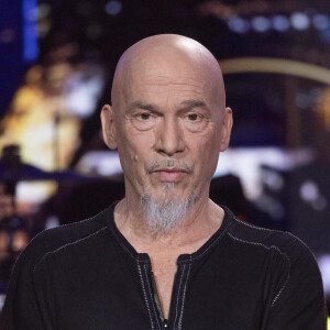 Florent Pagny - Emission spéciale "Unis pour l'Ukraine" à la Maison de la Radio et de la Musique, diffusée en direct sur France 2 et présentée par Nagui et Leïla.Kaddour à Paris. France Télévisions et Radio France s'associent, face à l'urgence humanitaire, pour soutenir et aider le peuple ukrainien et toutes les populations touchées par le conflit, sur place et dans les pays limitrophes. Le service public s'engage aux côtés de la Croix-Rouge française, qui lance un appel aux dons financiers, pour faire face aux besoins humanitaires, qui ne cessent de s'intensifier. Cette soirée spéciale est diffusée en simultané sur France 2 et France Inter avec un concert exceptionnel en direct, avec la participation des formations musicales de Radio France. Avec cette soirée, France Télévisions et Radio France permettent aux Français de répondre concrètement à l'urgence humanitaire, à l'intérieur et à l'extérieur de l'Ukraine, à travers des dons à la Croix-Rouge française. © Cyril Moreau / Jack Tribeca / Bestimage 
