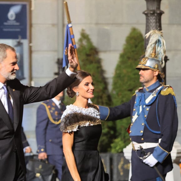 Le roi Felipe VI, la reine Letizia, la princesse Leonor et Sofia et L'infante Sofia d'Espagne reçoivent les lauréats du 30ème Prix Princesse des Asturies à l'hôtel Reconquista à Oviedo, Espagne, le 28 octobre 2022. 