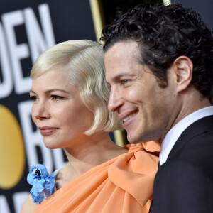 Michelle Williams et son amoureux Thomas Kail - Photocall de la 77e cérémonie annuelle des Golden Globe Awards au Beverly Hilton Hotel à Los Angeles.