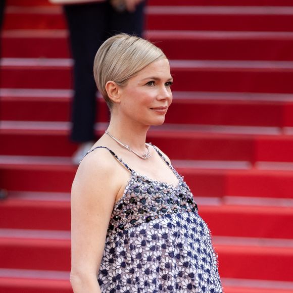 Michelle Williams (enceinte) - Montée des marches du film " Showing Up " lors du 75e Festival International du Film de Cannes. © Olivier Borde / Bestimage 