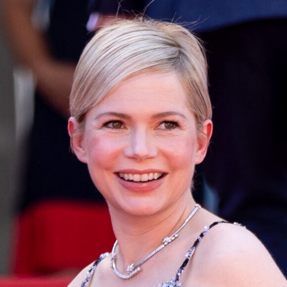 Michelle Williams (enceinte) - Montée des marches du film " Showing Up " lors du 75ème Festival International du Film de Cannes. © Cyril Moreau / Bestimage 