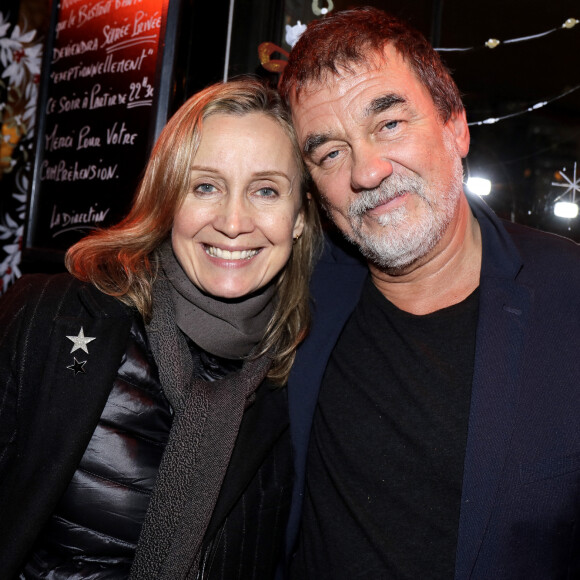 Exclusif - Olivier Marchal et son ex-femme Catherine Marchal - L'humoriste Cartouche sur la scène du "Café de la danse" dans son spectacle "Demain je me lève de bonheur !" à Paris. © Cédric Perrin/Bestimage