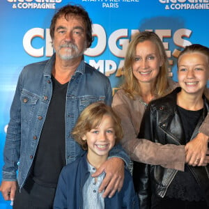 Olivier Marchal avec sa femme Catherine et leur enfant Basile et Ninon à l'avant-première de "Cigognes & Compagnies" au cinéma Gaumont Opéra à Paris, le 25 septembre 2016. © Guirec Coadic/Bestimage