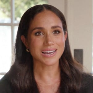 Meghan Markle révèle son goût prononcé pour le Scrabble dans une vidéo pour le magazine "Variety". Elle a confié que sa comédie romantique préférée est "Quand Harry rencontre Sally" et J.Roberts dans n'importe quel film. A propos du Scrabble, elle a dit "C'est quelque chose que j'aime depuis longtemps" avant d'ajouter "J'adore cuisiner. Je ne sais pas si beaucoup de gens le savent. Peut-être qu'ils le savent mais je fais une sauce bolognaise vraiment (incroyable) !".