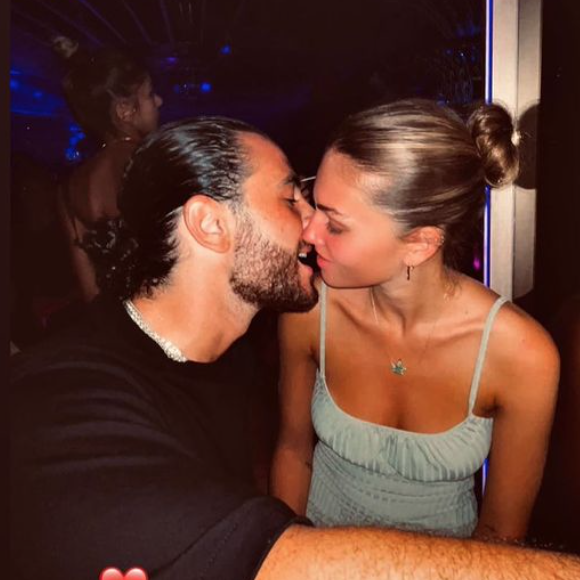 Dans sa story Instagram du jeudi 6 janvier 2022, Thylane a reposté une publication de son fiancé Benjamin Attal.