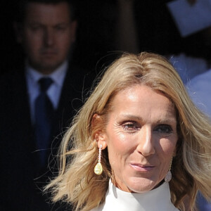 Celine Dion à la sortie de l'hôtel de Crillon à Paris pendant la fashion week Haute Couture automne-hiver 2019/2020 Valentino à Paris le 3 juillet 2019. 