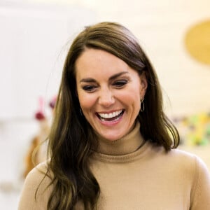 Le prince William, prince de Galles, et Catherine (Kate) Middleton, princesse de Galles, rencontrent le personnel et les usagers des services du Rainbow Centre à Scarborough, le 3 novembre 2022.