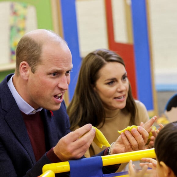 Le prince William, prince de Galles, et Catherine (Kate) Middleton, princesse de Galles, rencontrent le personnel et les usagers des services du Rainbow Centre à Scarborough, le 3 novembre 2022.