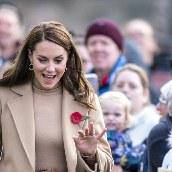 Le prince William, prince de Galles, et Catherine (Kate) Middleton, princesse de Galles, se rendent à Scarborough pour lancer un financement destiné à soutenir la santé mentale des jeunes, dans le cadre d'une collaboration dirigée par la Royal Foundation le 3 novembre 2022. 