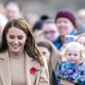 Le prince William, prince de Galles, et Catherine (Kate) Middleton, princesse de Galles, se rendent à Scarborough pour lancer un financement destiné à soutenir la santé mentale des jeunes, dans le cadre d'une collaboration dirigée par la Royal Foundation le 3 novembre 2022. 