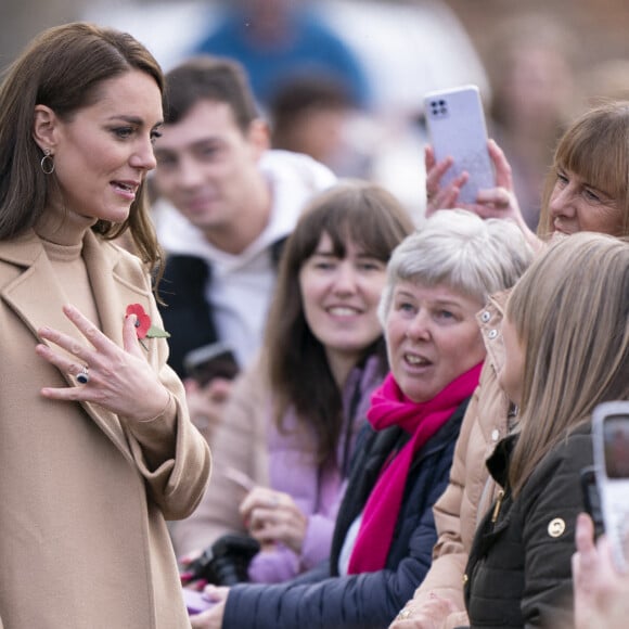 Le prince William, prince de Galles, et Catherine (Kate) Middleton, princesse de Galles, se rendent à Scarborough pour lancer un financement destiné à soutenir la santé mentale des jeunes, dans le cadre d'une collaboration dirigée par la Royal Foundation le 3 novembre 2022. 