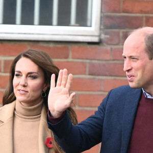 Le prince William, prince de Galles, et Catherine (Kate) Middleton, princesse de Galles, se rendent à Scarborough pour lancer un financement destiné à soutenir la santé mentale des jeunes, dans le cadre d'une collaboration dirigée par la Royal Foundation le 3 novembre 2022. 