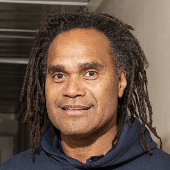 Exclusif - Christian Karembeu - Vestiaire du match de football caritatif entre le Variétés Club de France contre l'équipe de France des Parlementaires au profit de l'association "e-Enfance" au stade Emile Anthoine à Paris. © Pierre Perusseau/Bestimage