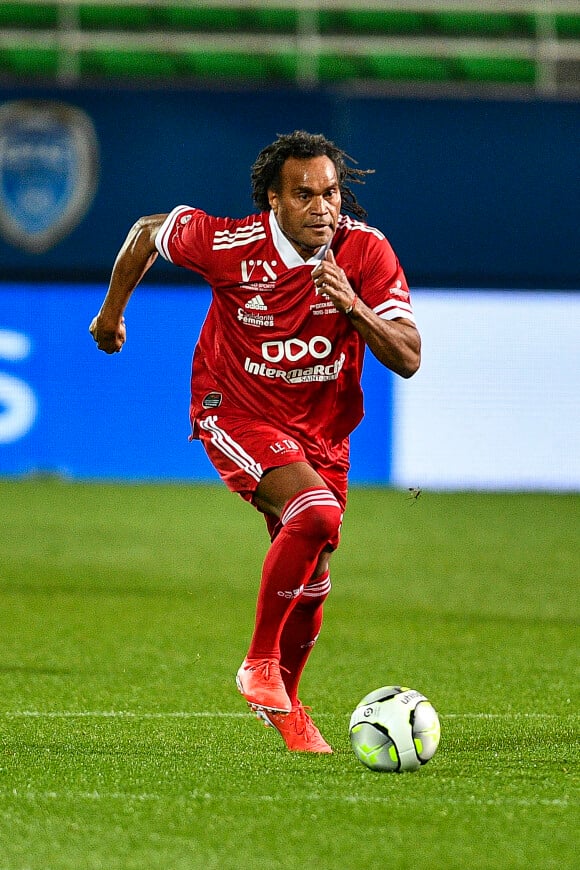 Exclusif - Christian Karembeu - Le club Variétés Club de France récolte 12.000 Euros pour l'association "Solidarité Femmes Aube" lors d'un match de gala mixte contre les légendes de Troyes l'ESTAC (victoire 5-4 des légendes de Troyes) au Stade de l'Aube à Troyes le 23 mars 2022. © Pierre Perusseau/Bestimage