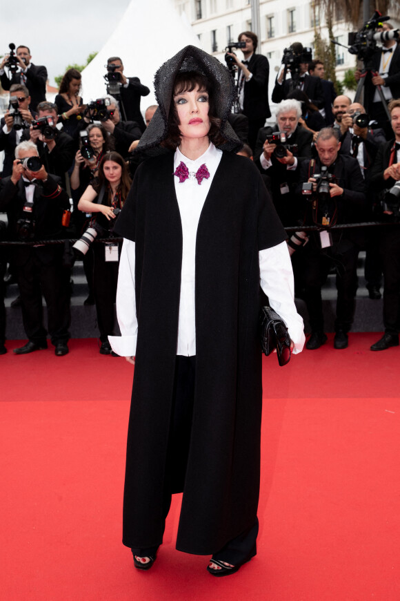 Isabelle Adjani - Montée des marches du film « Les Amandiers » lors du 75ème Festival International du Film de Cannes. Le 22 mai 2022 © Cyril Moreau / Bestimage