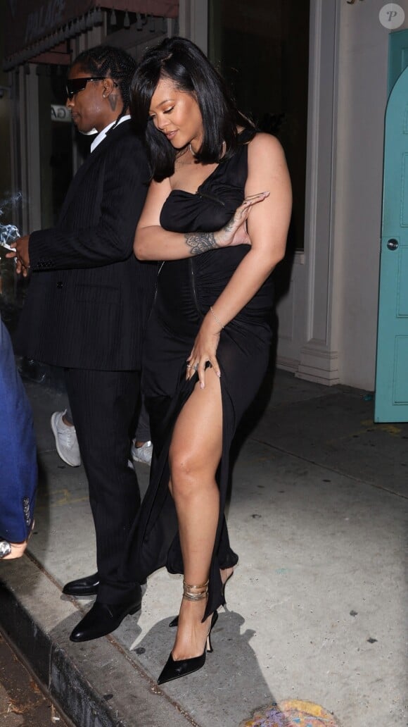 Rihanna et son compagnon ASAP Rocky à la sortie du restaurant "Olivetta", où elle a fêté son 34ème anniversaire. Los Angeles, le 2 octobre 2022. 