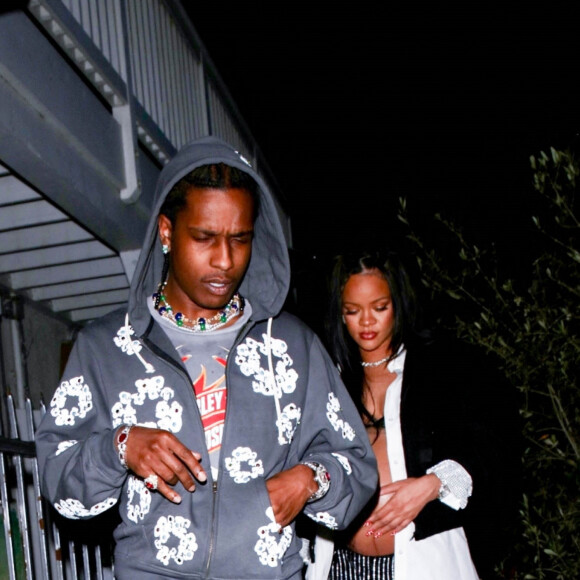 Rihanna enceinte et son compagnon ASAP Rockyà la sortie du restaurant Giorgio Baldi après un dîner de baby shower avec sa famille et ses amis à Santa Monica, Los Angeles, Californie, Etats-Unis, le 23 avril 2022. Première sortie pour le couple depuis la libération sous caution d'ASAP Rocky après avoir été arrêté dans le cadre d'une fusillade survenue en novembre 2021. 