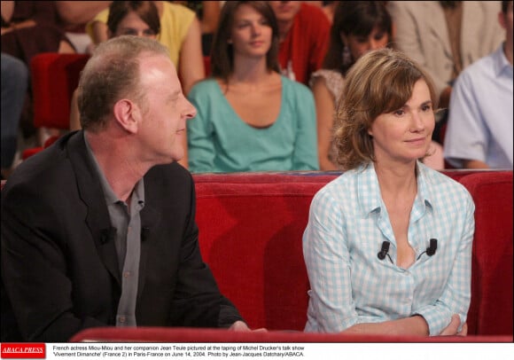 Miou-Miou et Jean Teulé sur le plateau de l'émission Vivement dimanche (France 2) en 2004